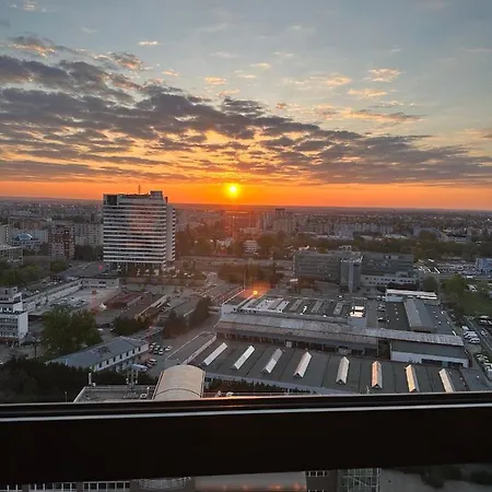 Luxusny Na 21 Poschodi S Parkovanim Zadarmo Ba Lägenhet *