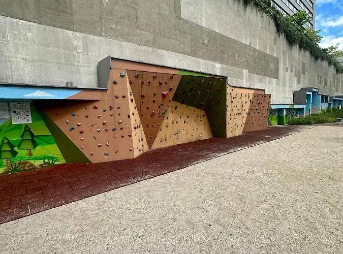 Luxusny Na 21 Poschodi S Parkovanim Zadarmo Ba Lägenhet