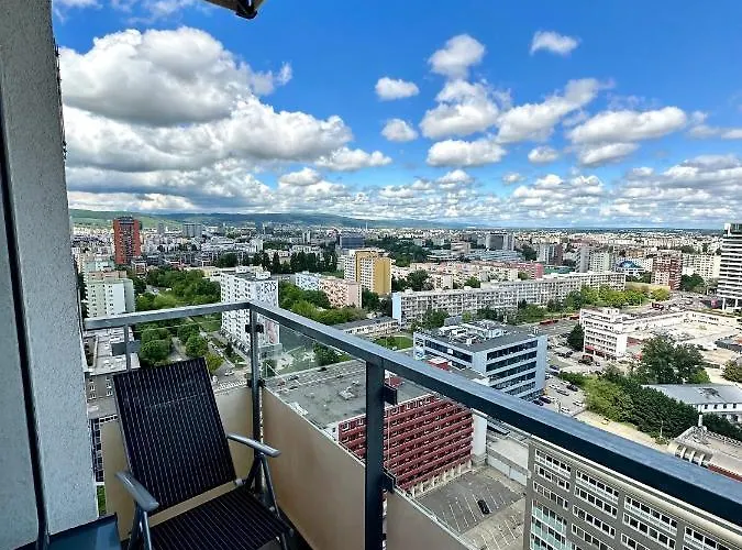 Luxusny Na 21 Poschodi S Parkovanim Zadarmo Ba براتسيلافا